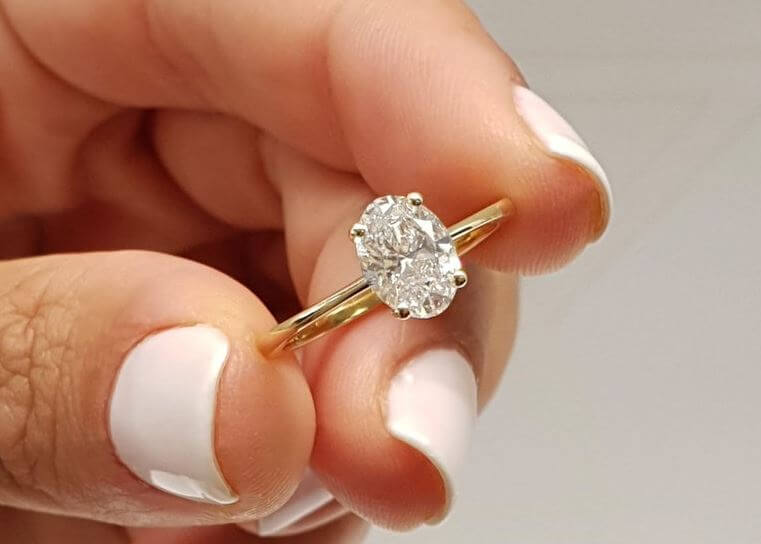 Tips on buying an oval-cut diamond